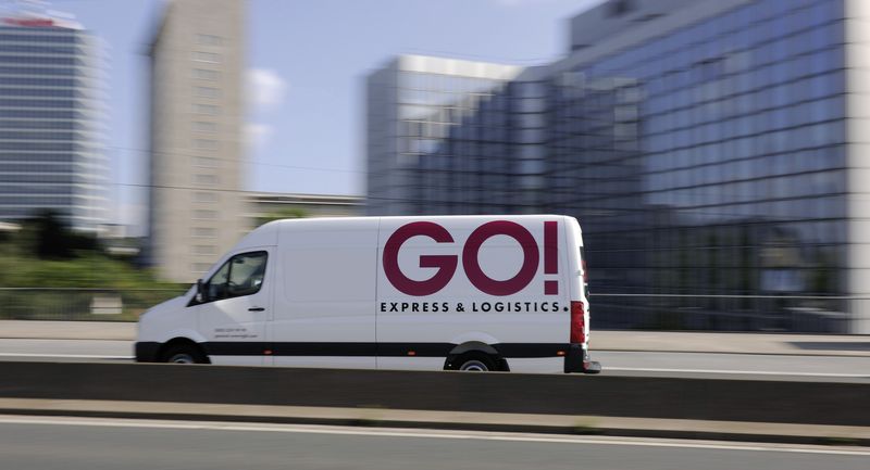 Pro veškeré mezinárodní zásilky zajišťuje GO! Express & Logistics zastupování odesilatele i příjemce zásilek při celním řízení v mezinárodní přepravě mimo EU